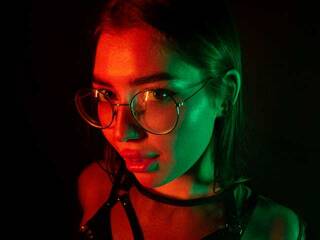 Erotikus videocsevegés iampiggygirl