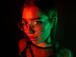 Erotikus videocsevegés iampiggygirl