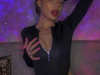 Erotikus videocsevegés ilsiyara