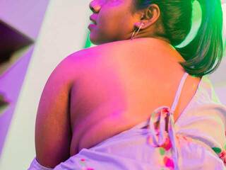 Erotikus videocsevegés IndiraVermutt