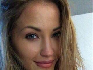 Erotikus videocsevegés awesomekiss