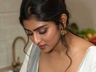 Erotikus videocsevegés IqraQueen