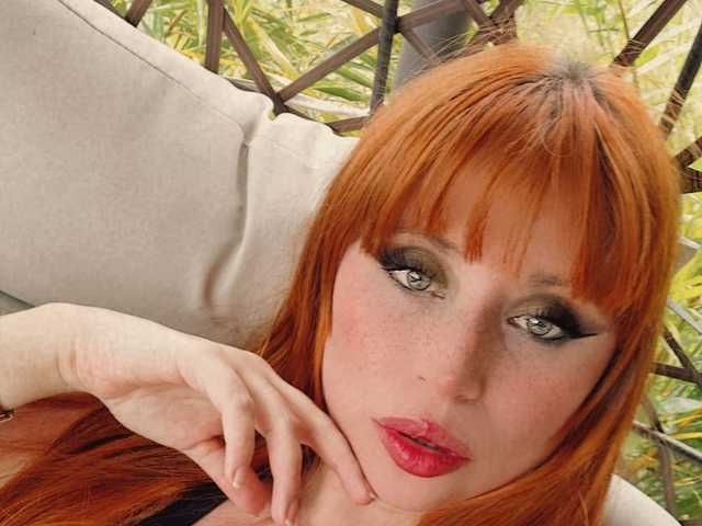A profil fényképe Isis-sky