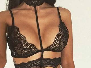 Erotikus videocsevegés Jaklina