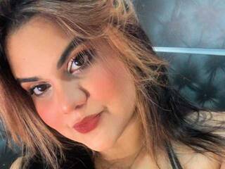 Erotikus videocsevegés Jessie-Bellucci