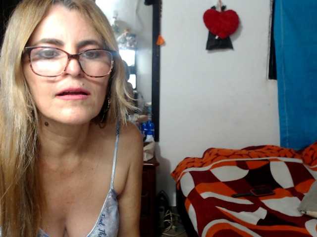 Fényképek JuanitaWouti Hello, how are you today, I'm very hot and I want to please you if you want to see me naked 40 tokes my tits 25 tokes my open pussy 50 tokes and finger masturbation or toy 70 tokes you want to see my ass and fuck it 70 tokes see camera 10 tokes show