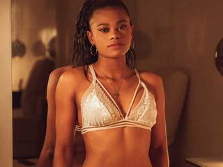 Erotikus videocsevegés JuliannaSmith