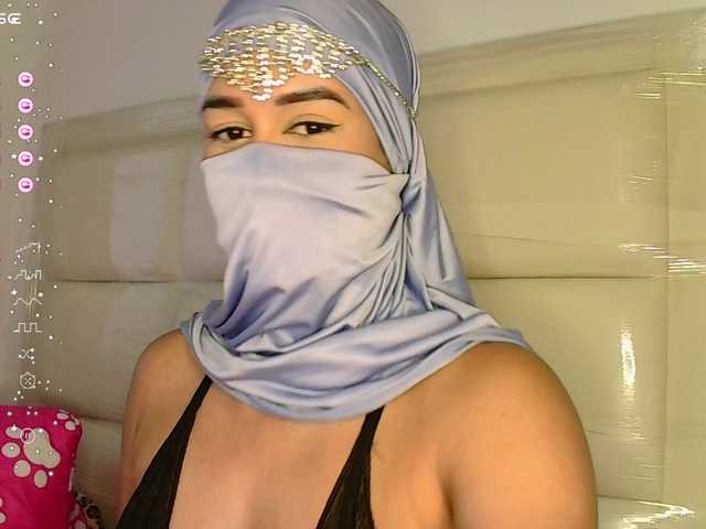 Fényképek kaalinda1 New Arab girl in this environment, shy but wanting to know everything that is related