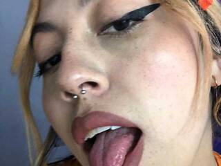 Erotikus videocsevegés Kaia-tay