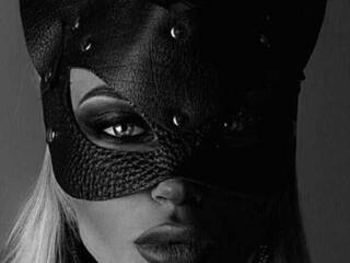 Erotikus videocsevegés Karalinaa