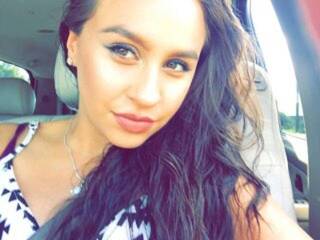 Erotikus videocsevegés Karmmms