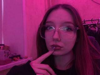 Erotikus videocsevegés KarolineZarro