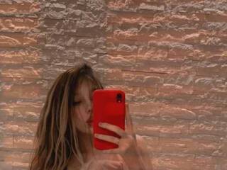 Erotikus videocsevegés Katelibre