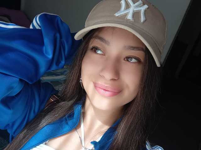 A profil fényképe Katrin-tay