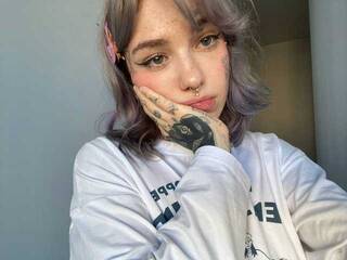 Erotikus videocsevegés KatrinUwU