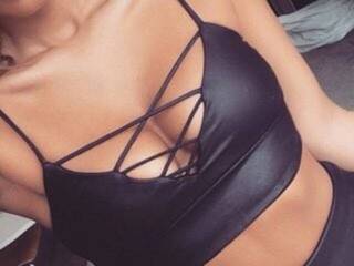 Erotikus videocsevegés KattyAsFire