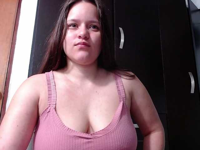 Fényképek Katybloss10 welcom happy New Year # bigtits#latina#lovense#c2c#curvy#chubby#shy#pvt