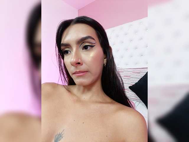 Fényképek KelsyMoore Tell me your wildest thoughts and let´s have fun together playing with this hot colombian body . FULL NAKED + BLOWJOB AT @remain
