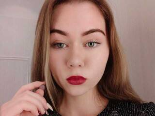 Erotikus videocsevegés Kessi-Bless