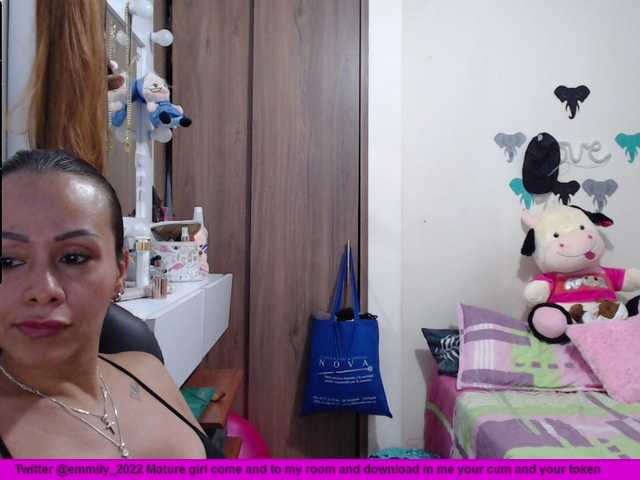 Fényképek emmily_castro hello come and play with me but with care I'm at home