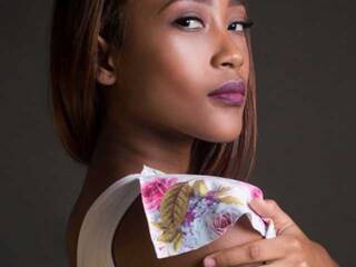 Erotikus videocsevegés khataleyaBala