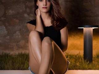 Erotikus videocsevegés Khloestahr