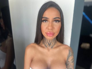 Erotikus videocsevegés KiaraMoreno