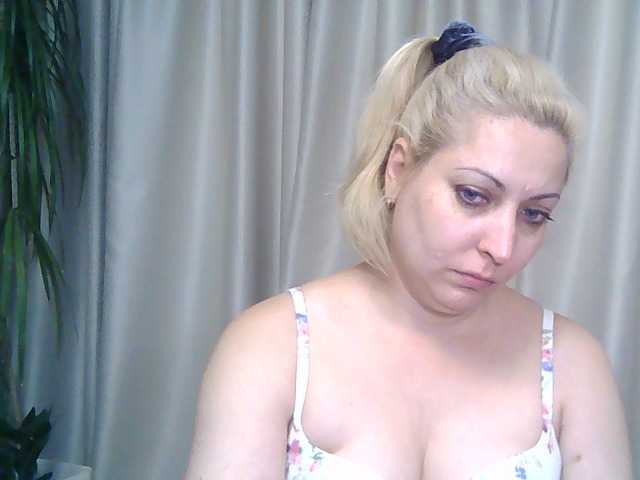 Fényképek KickaIricka I will add to my friends-20, view camera-25, show chest-40, open pussy -50, open asshole-70, get naked and show my holes-100