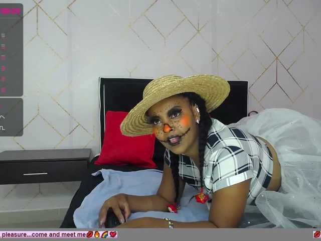Fényképek KiraMonroe Trick or treat should I say blowjob and trick? come into my living room for a very special Halloween! The candy will surprise you. #Ebony #sex # horny #youngirl #sex #wet