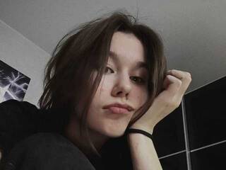 Erotikus videocsevegés KiraTwinkie