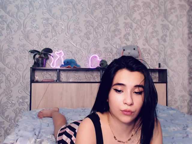 Fényképek KlarisaLM Hey Guys! Im really horny today , would like to cum over and over again( ◡‿◡ )