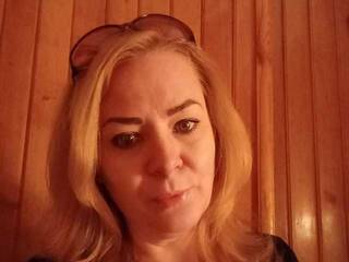 Erotikus videocsevegés KlorissDenvi