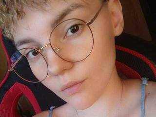 Erotikus videocsevegés Krisfff