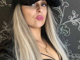 Erotikus videocsevegés KrisKoskina