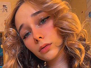 Erotikus videocsevegés Kriss-add