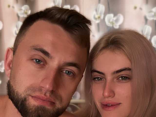 A profil fényképe KrissAndVanessa