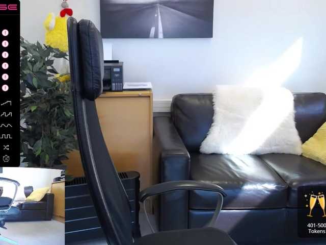 Fényképek KristinaKesh At the office! Lovense Ferri and LUSH ON! Privats welcome!!! Lovense reacting from 3 tok. 99 tok single tip before privat.