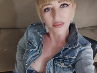 Erotikus videocsevegés KrystalDesire
