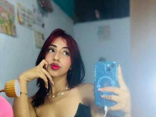 Erotikus videocsevegés KuromiDae