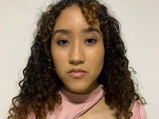 Erotikus videocsevegés KyleLloyd