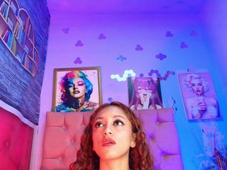 Erotikus videocsevegés kyliemoan