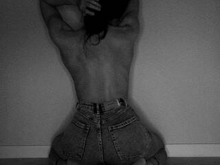 Erotikus videocsevegés L-o-l-ita