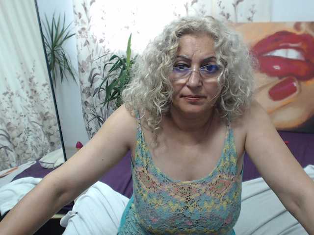 Fényképek ladydy4u I am waiting for the hard dick to have fun,,,30 tit 50 ass 500 naked 1000 squrt , 80 blow , 40 c2c