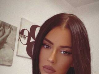 Erotikus videocsevegés LaraShaw