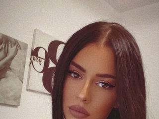 Erotikus videocsevegés LaraShaw