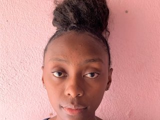 Erotikus videocsevegés LatishaForYou