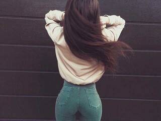 Erotikus videocsevegés Laura--kai