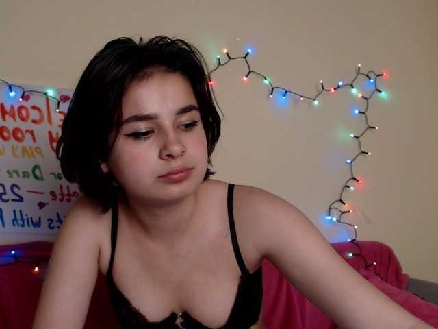 Fényképek laurafoxi Hi guys:)If you like me-20t ,tits-88t,kiss me-25,smoking 55t,c2c-44t,spanks-30t,dance-155t,***GROUP!