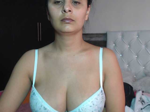 Fényképek laurenlove4u Lovense Lush on - Interactive Toy that vibrates with your Tips #lovense #natural #tits #latina #cum