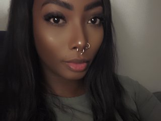 Erotikus videocsevegés LaylaAriana
